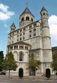 La façade romane de la collégiale Sainte Gertrude à Nivelles