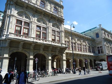 Le côté occidental, sur la Kartnergasse, de l'Opéra de Vienne