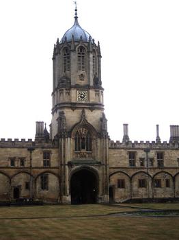 Tom Tower, la tour qui surplombe l'entrée du Tom Quadrangle, cour carrée de Christ Church College, à Oxford