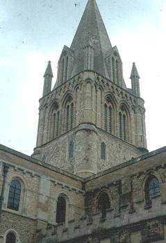 La tour de la Christ Church Cathedral d'Oxford, du 13e siècle : C'est la première tour en pierres construite en Angleterre