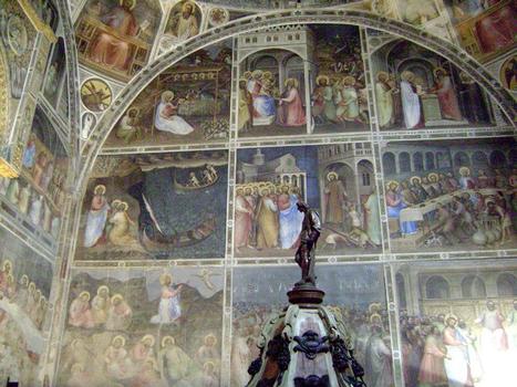 Les murs et la coupole du baptistère de Padoue sont recouverts de fresques d'élèves de l'école de Giotto (14e siècle)
