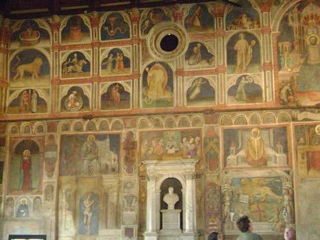 Giovanni degli Eremitani inventa une couverture en carène de navire pour la voûte du Palazzo della Ragione à Padoue (1306-1309), mais après l'incendie de 1420, l'architecte Bartolomeo Rizzo refit la même voûte à carène, lambrissée à l'extérieur de plaques de plombs, et les fresques des murs furent refaites par Nicolo Miretto et Stefano da Ferrara dans le style de Giotto, auteur des fresques originelles