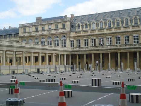 Les bâtiments du Palais-Royal entourant la cour principale du Palais-Royal : Galerie d'Orléans et Ministère de la Culture