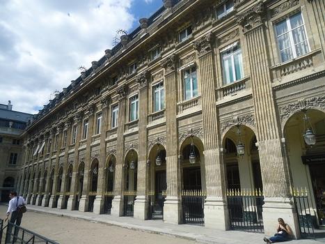 Le côté nord du Palais-Royal, longeant la rue des Petits-Champs, et la galerie de Beaujolais
