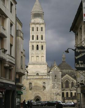 La cathédrale Saint Front, à Périgueux, érigée dès le 12e siècle, a été fortement restaurée au 19e siècle