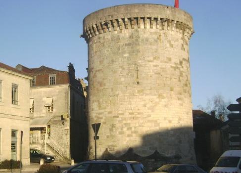La tour Mataguerre (place Francheville) à Périgueux