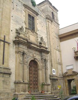 Vues extérieures de la cathédrale (duomo) de Piazza Armerina (province d'Enna), de style Renaissance