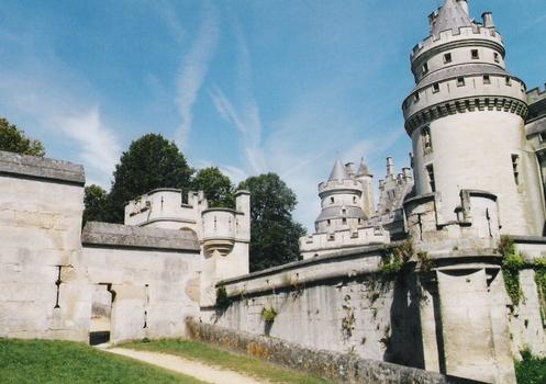 Le château de Pierrefonds, restauré par Viollet-le-Duc au 19e siècle