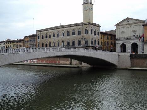 Le ponte di Mezzo, sur l'Arno, à Pise