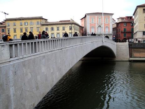 Le ponte di Mezzo, sur l'Arno, à Pise