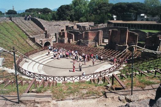 Le grand théâtre antique de Pompéi (Campanie)