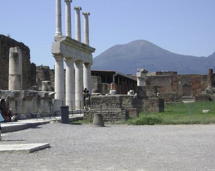 Le forum romain de Pompéi (Campanie)