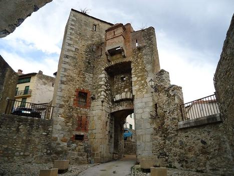 La porte d'Espagne, face au Tech, est l'ouvrage le plus remarquable des remparts de Prats-de-Mollo