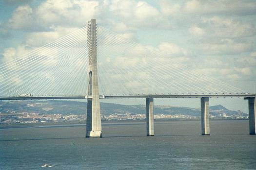 La partie haubanée du pont Vasco de Gama, sur le Tage (Lisbonne)