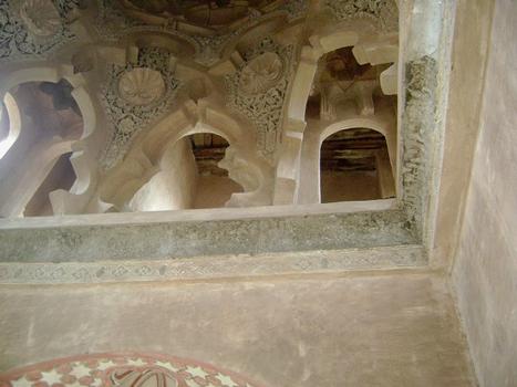 L'intérieur de la coupole de la Qoubba almoravide, exemple achevé de décoration