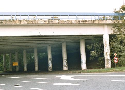 Pont de l'E42 sur la rue de Gembloux (N904) à Rhisnes (commune de La Bruyère)