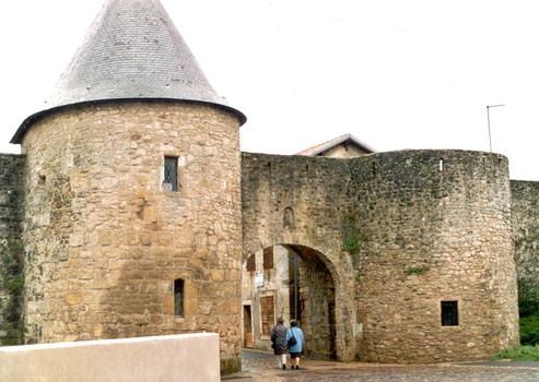 La porte de Sierck, principale construction des remparts de Rodemack (Moselle)