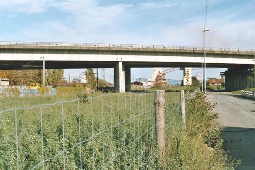 Le pont de la N52 sur le chemin de fer à Rombas (Moselle)
