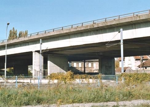 Détail du pont de la N52 sur le chemin de fer à Rombas (Moselle)