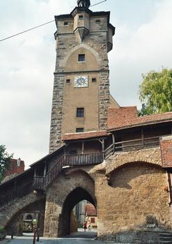 La porte et la tour nord des remparts de Rothenburg ob der Tauber (Bavière)