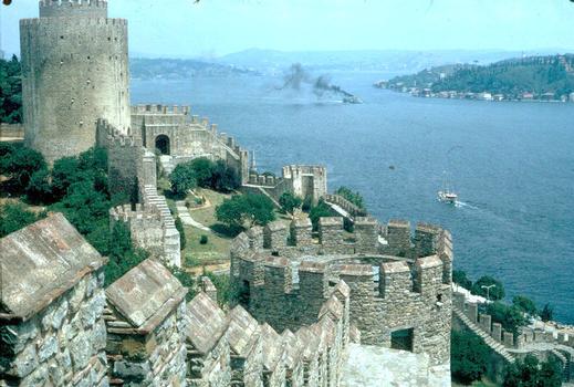 La forteresse de Rumeli-Hisar, sur le Bosphore, au nord d'Istamboul, construite par le sultan Mehmet II en 1452-1453
