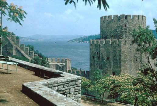 La forteresse de Rumeli-Hisar, au nord d'Istamboul, construite pour faciliter la prise de Constantinople par les Ottomans en 1452-1453