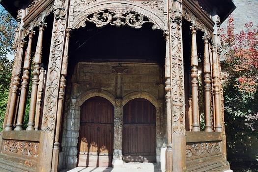 L'église de Ry (Seine-Maritime), du 12e siècle, et son porche sculpté (16e siècle)