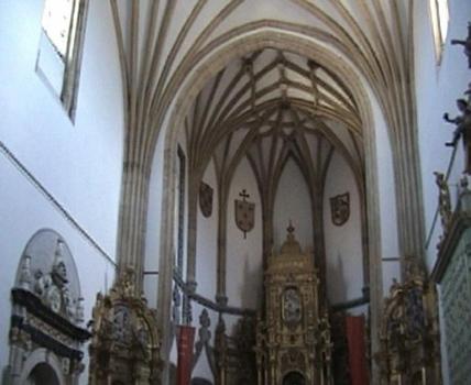 Les voûtes de l'église du couvent Las Ursulas à Salamanque