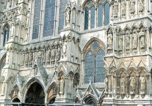 Détail de la façade de la cathédrale de Salisbury (Wiltshire)