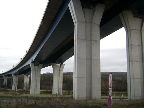 Le viaduc de Schengen sur la Moselle, vu du côté luxembourgeois