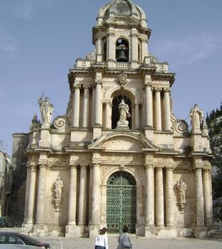La façade de l'église San Francesco, de style baroque, à Scicli (province de Raguse)