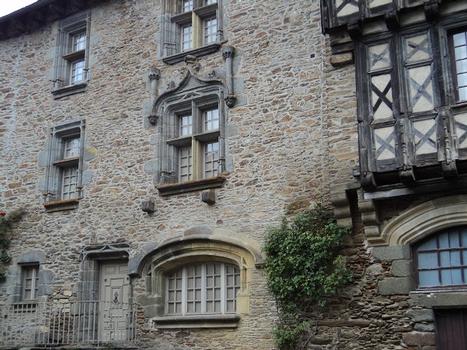La façade de la maison Boyer à Ségur-le-Château (Corrèze)