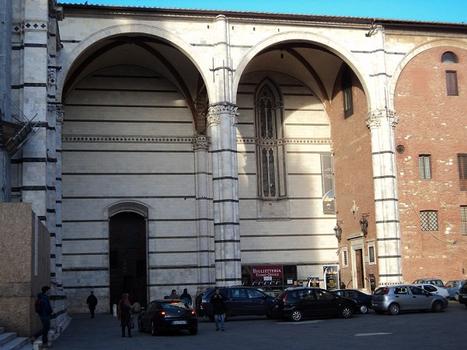 Le côté nord et la nef inachevée de la cathédrale de Sienne
