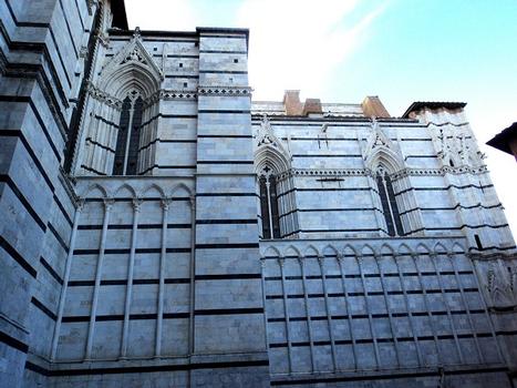 Le côté nord et la nef inachevée de la cathédrale de Sienne