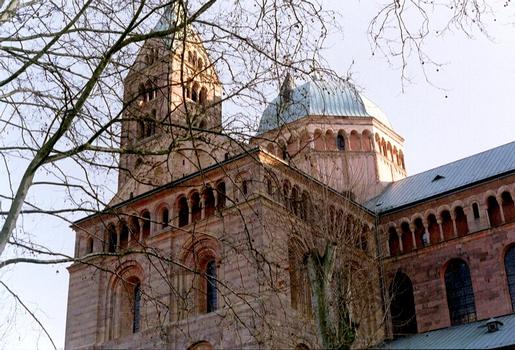 Vue générale de la cathédrale romane de Speyer (Spire)