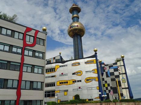 L'incinérateur de Spitellau a été conçu par l'architecte F. Hundertwasser