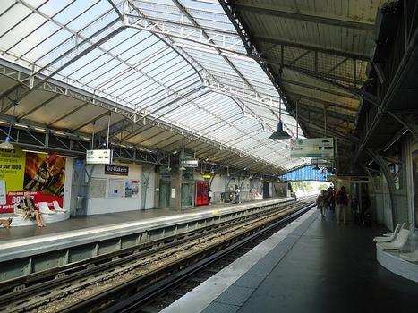 La station aérienne Bir-Hakeim de la ligne 6 du métro (Paris 15e)