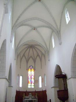 L'intérieur et les voûtes de l'église de Saint-Circq Lapopie (Lot)