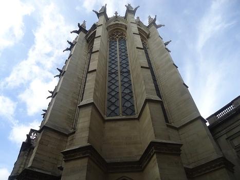 Vues extérieures de la Sainte-Chapelle, qui se trouve dans l'enceinte du palais de justice de Paris