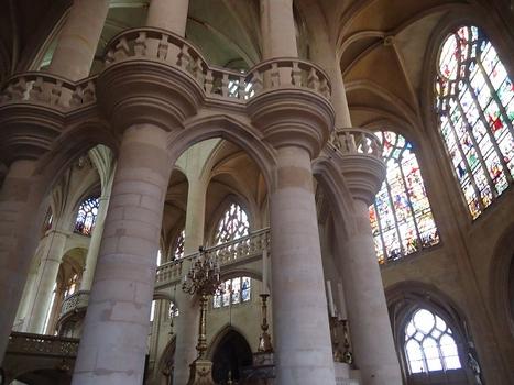 La nef et les voûtes de l'église Saint-Etienne-du-Mont