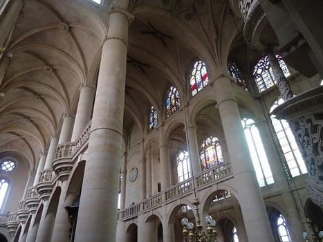 La nef et les voûtes de l'église Saint-Etienne-du-Mont