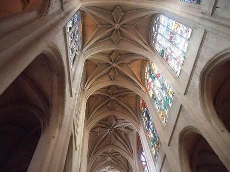 La nef et les voûtes de l'église des Saints-Gervais-et-Protais