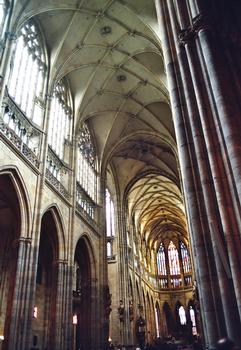 La nef et les voûtes de la cathédrale Saint Guy