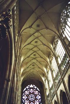 La nef et les voûtes de la cathédrale Saint Guy, dans l'enceinte du château de Prague