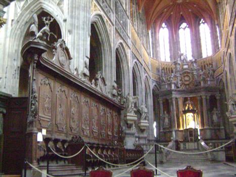 Les voûtes et le choeur de la basilique de l'abbaye de Saint-Hubert (province de Luxembourg)
