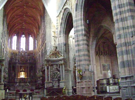 Les voûtes et le choeur de la basilique de l'abbaye de Saint-Hubert (province de Luxembourg)