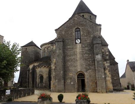 L'église romane Saint Robert, à St-Robert (Corrèze)