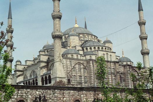 Les extérieurs de la mosquée du sultan Ahmet, dite mosquée bleue, à Istanbul
