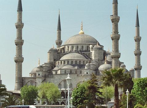 Les extérieurs de la mosquée du sultan Ahmet, dite mosquée bleue, à Istanbul