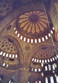 L'intérieur de la mosquée du sultan Ahmet (mosquée bleue) à Istanbul